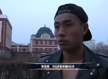 毛利兰被扒开腿做同人漫画