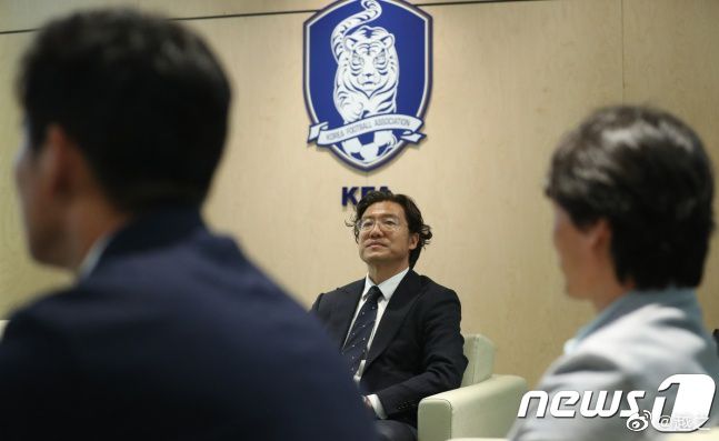 火舞脱了内裤打开腿让男人桶