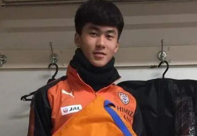 孤独的她